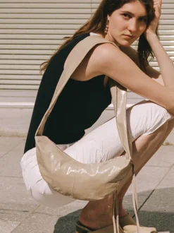 Banana bag XS crushed patent sand