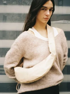 Banana bag XS crushed patent sand