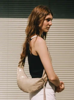 Banana bag XS crushed patent sand