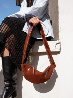 Banana bag XS glossy brown