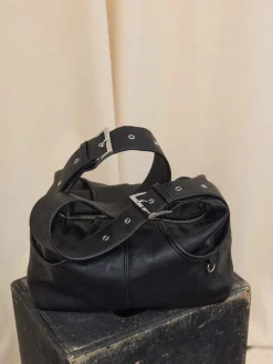 Joan shoulder black