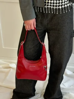 Lotta shoulder red