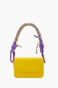 Pantone amarillo