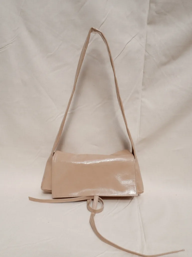 Triangle Messenger Bag crushed patent sand